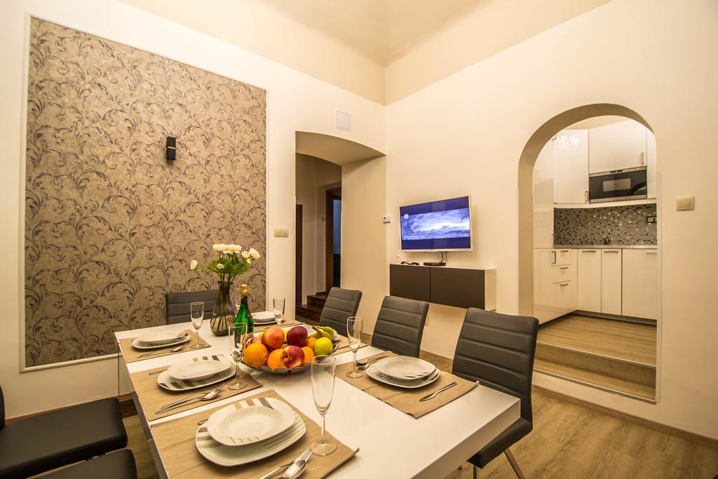 4Bdr Historical Spirit Apt By Ruterra Prague Ngoại thất bức ảnh